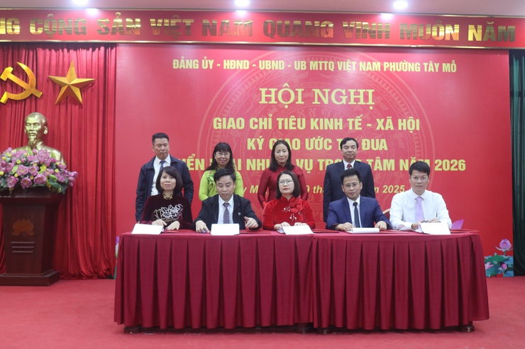 Phường Tây Mỗ giao chỉ tiêu Kinh tế - Xã hội, ký giao ước thi đua và triển khai nhiệm vụ trọng tâm năm 2026 và tổng kết công tác thi đua năm 2025
- Ảnh 4.