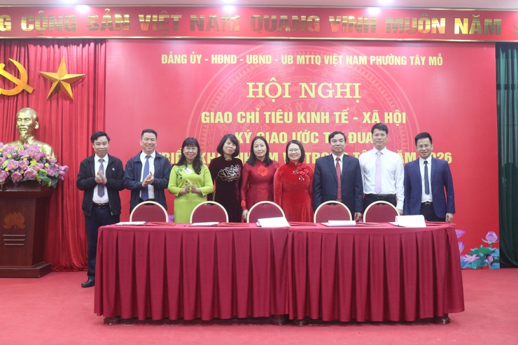 Phường Tây Mỗ giao chỉ tiêu Kinh tế - Xã hội, ký giao ước thi đua và triển khai nhiệm vụ trọng tâm năm 2026 và tổng kết công tác thi đua năm 2025
- Ảnh 5.