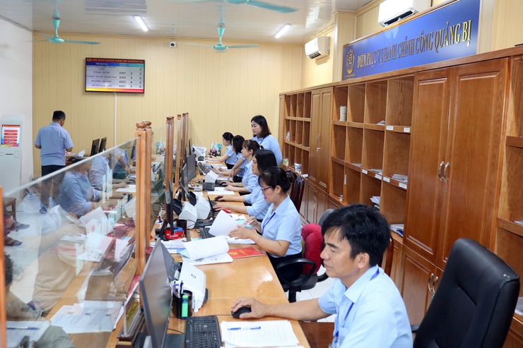 Tổ chức lại Trung tâm Phục vụ hành chính công thành phố Hà Nội- Ảnh 1.