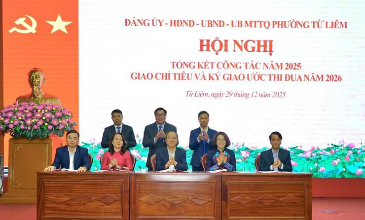 Phường Từ Liêm tổng kết công tác năm 2025, triển khai nhiệm vụ và giao chỉ tiêu năm 2026

- Ảnh 5.