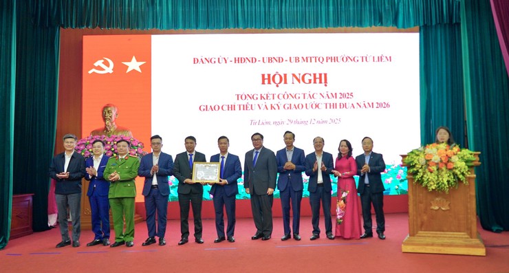 Phường Từ Liêm tổng kết công tác năm 2025, triển khai nhiệm vụ và giao chỉ tiêu năm 2026

- Ảnh 6.
