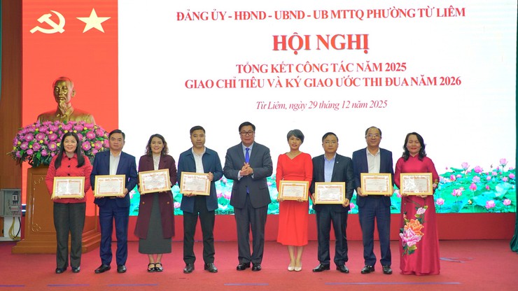 Phường Từ Liêm tổng kết công tác năm 2025, triển khai nhiệm vụ và giao chỉ tiêu năm 2026

- Ảnh 7.