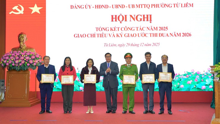 Phường Từ Liêm tổng kết công tác năm 2025, triển khai nhiệm vụ và giao chỉ tiêu năm 2026

- Ảnh 9.