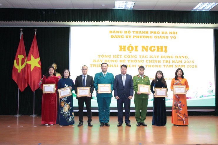 ĐẢNG BỘ PHƯỜNG GIẢNG VÕ QUYẾT TÂM ĐỔI MỚI, BỨT PHÁ NHIỆM VỤ NĂM 2026- Ảnh 9.