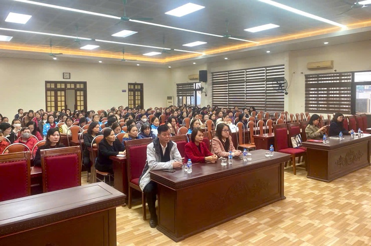 Khai giảng lớp Bồi dưỡng nghiệp vụ công tác Hội Liên hiệp Phụ nữ năm 2025 tại Trung tâm Chính trị xã Thanh Trì- Ảnh 4.