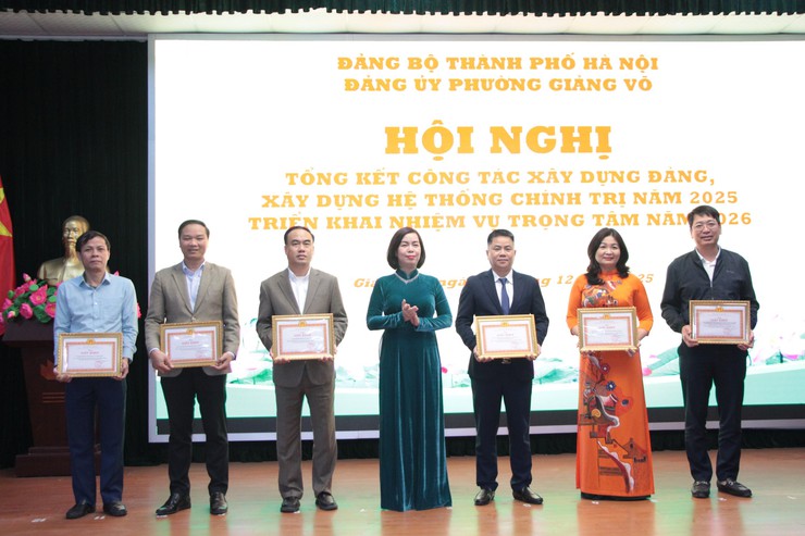 ĐẢNG BỘ PHƯỜNG GIẢNG VÕ QUYẾT TÂM ĐỔI MỚI, BỨT PHÁ NHIỆM VỤ NĂM 2026- Ảnh 6.