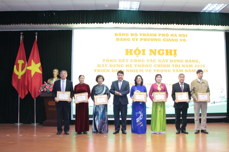 ĐẢNG BỘ PHƯỜNG GIẢNG VÕ QUYẾT TÂM ĐỔI MỚI, BỨT PHÁ NHIỆM VỤ NĂM 2026- Ảnh 7.