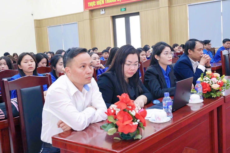 CHỦ TỊCH UBND XÃ TIẾN THẮNG ĐỐI THOẠI VỚI THANH NIÊN NĂM 2025 - Ảnh 2.