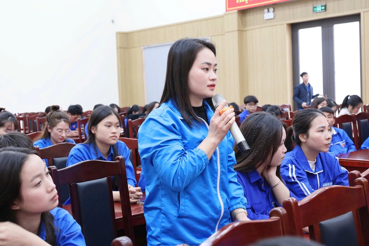 CHỦ TỊCH UBND XÃ TIẾN THẮNG ĐỐI THOẠI VỚI THANH NIÊN NĂM 2025 - Ảnh 3.