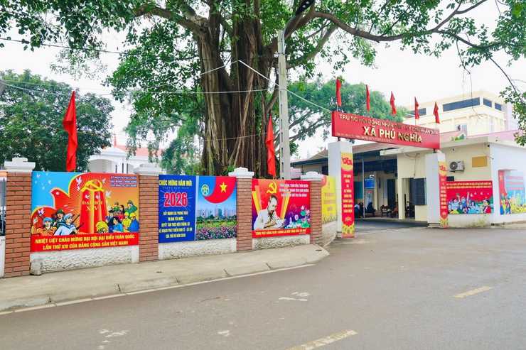 Phú Nghĩa triển khai công tác tuyên truyền các hoạt động “Mừng Đảng, mừng Tết Dương lịch năm 2026 và Xuân Bính Ngọ, Mừng đất nước và Thủ đô đổi mới” trên địa bàn xã- Ảnh 1.