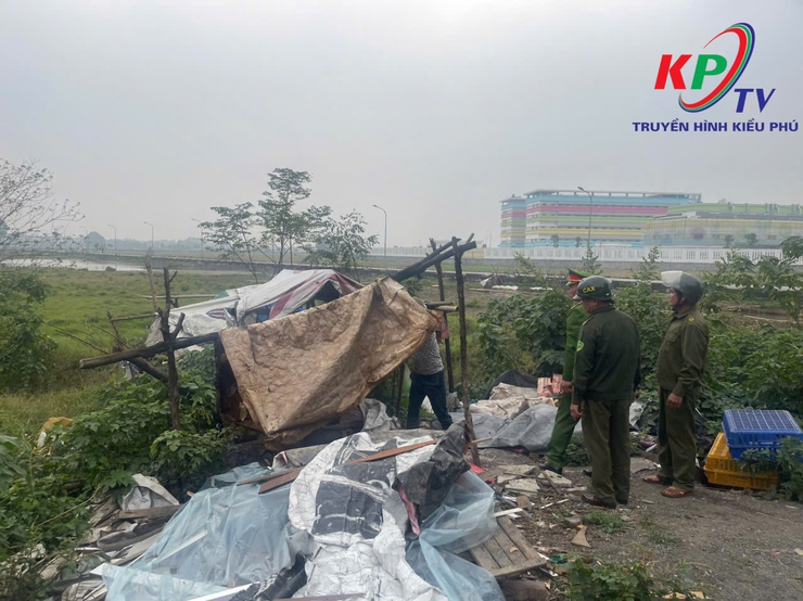 XÃ KIỀU PHÚ RA QUÂN XỬ LÝ CÁC ĐIỂM NGHẼN VỀ TRẬT TỰ ĐÔ THỊ- Ảnh 7.