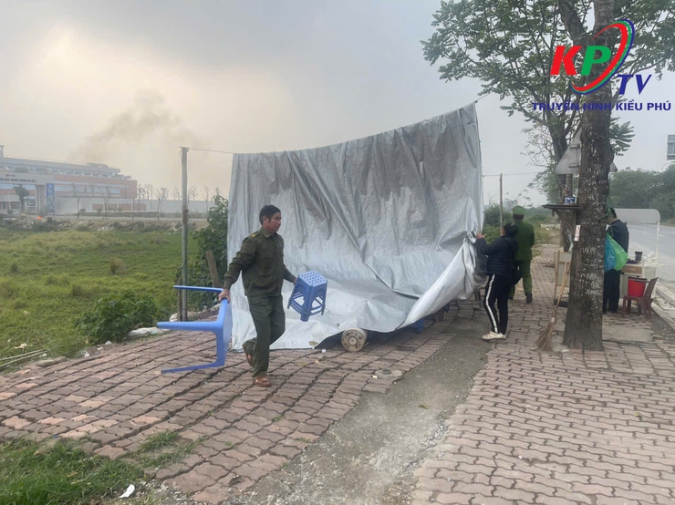 XÃ KIỀU PHÚ RA QUÂN XỬ LÝ CÁC ĐIỂM NGHẼN VỀ TRẬT TỰ ĐÔ THỊ- Ảnh 4.