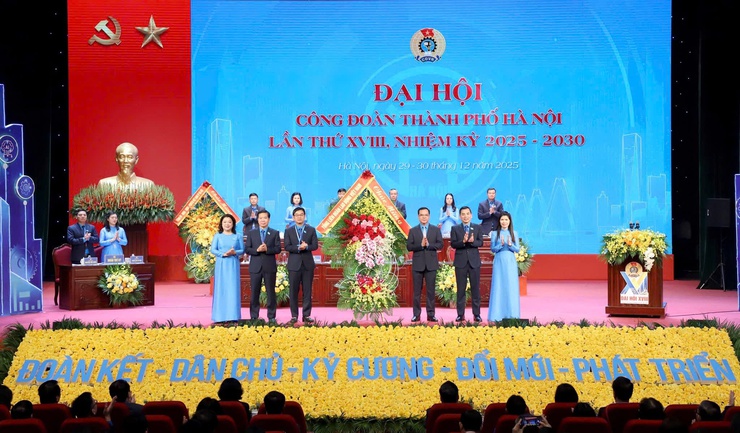 Đồng chí Hồ Thu Trang- PCT Ủy ban MTTQ Việt Nam xã, Chủ tịch Công đoàn xã Thanh Trì được bầu làm Ủy viên Ban Chấp hành Liên đoàn Lao động thành phố Hà Nội nhiệm kỳ 2025 - 2030- Ảnh 2.