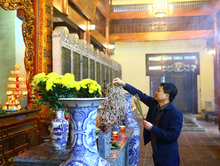 Thạch Thất: Tổ chức Lễ viếng Đền thờ Liệt sĩ nhân dịp Tết dương lịch 2026- Ảnh 1.