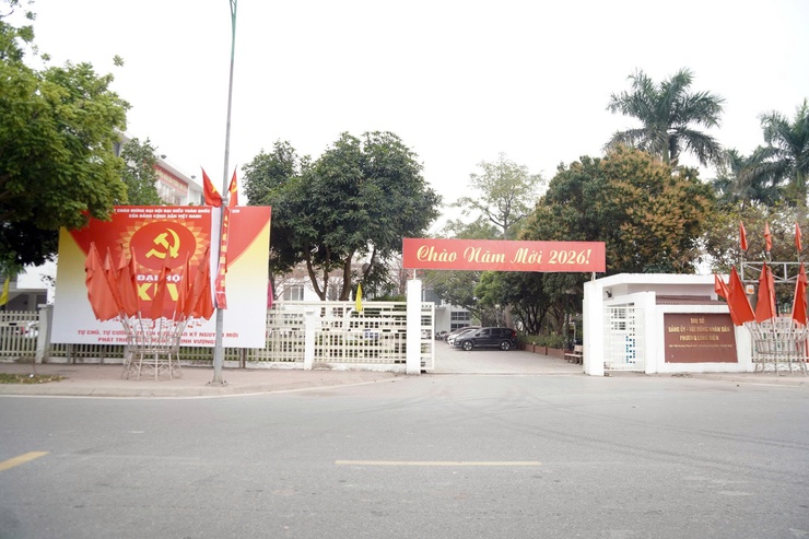 Phường Long Biên trang trí trực quan rực rỡ chào đón năm mới 2026- Ảnh 1.