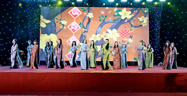 Xã Đoài Phương sôi nổi chương trình nghệ thuật chào năm mới 2026- Ảnh 2.