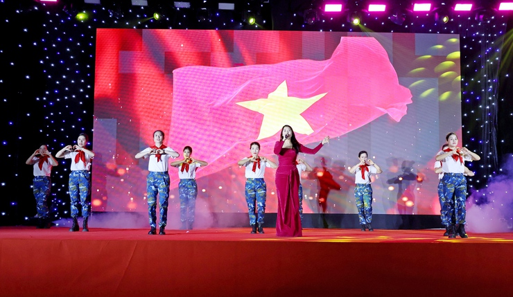 Xã Đoài Phương sôi nổi chương trình nghệ thuật chào năm mới 2026- Ảnh 8.