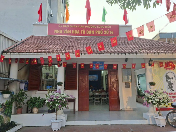 Phường Long Biên trang trí trực quan rực rỡ chào đón năm mới 2026- Ảnh 4.