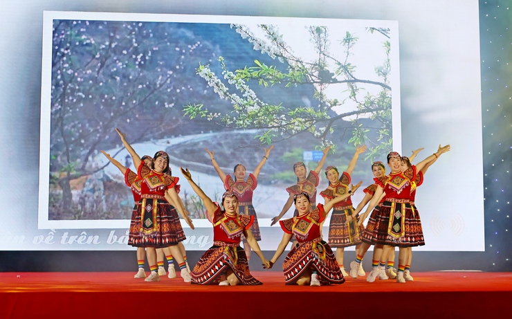 Xã Đoài Phương sôi nổi chương trình nghệ thuật chào năm mới 2026- Ảnh 10.