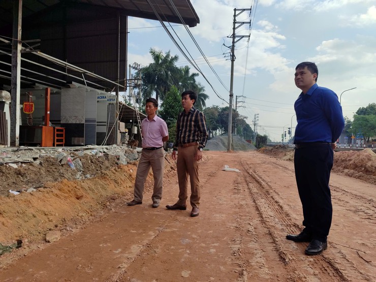 Hội nghị khen thưởng các hộ gia đình, cá nhân có thành tích trong công tác giải phóng mặt bằng dự án xây dựng công trình đường bờ trái kênh Đan Hoài giai đoạn 2- Ảnh 5.