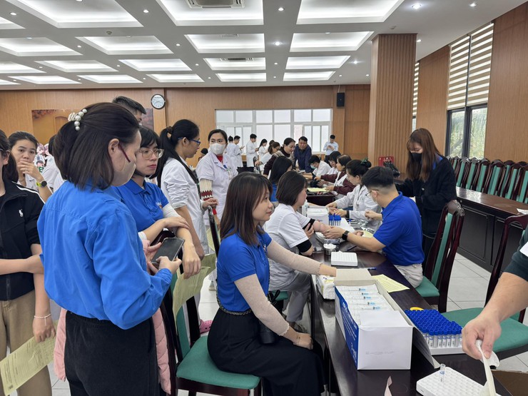 Ngày hội hiến máu vì cộng đồng "Giọt máu cho đi - Cuộc đời ở lại"- Ảnh 5.