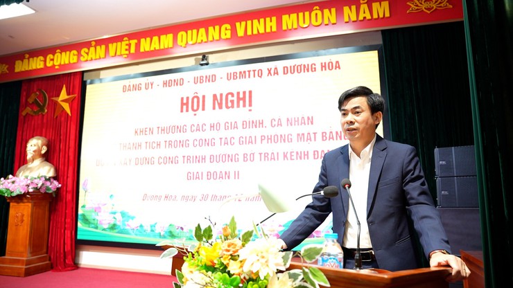 Hội nghị khen thưởng các hộ gia đình, cá nhân có thành tích trong công tác giải phóng mặt bằng dự án xây dựng công trình đường bờ trái kênh Đan Hoài giai đoạn 2- Ảnh 7.
