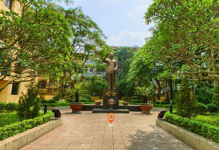 Khu lưu niệm Chủ Tịch Hồ Chí Minh thăm Trường Đại Học Công Đoàn có địa chỉ tại số 158, phố Tây Sơn, phường Kim Liên, thành phố Hà Nội.- Ảnh 1.
