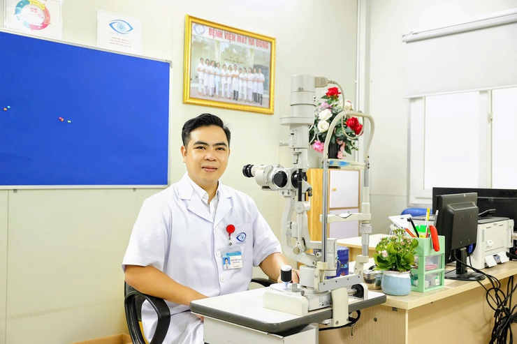 "Kiến trúc sư" của những kỹ thuật cao giữ ánh sáng cho đôi mắt cộng đồng- Ảnh 1.