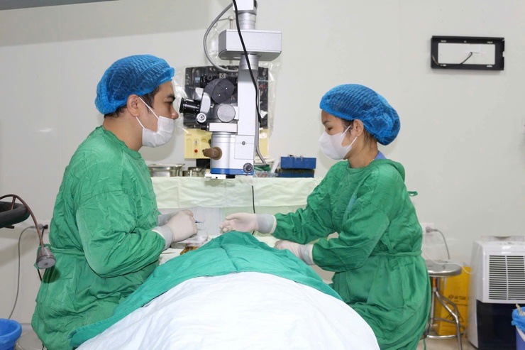 "Kiến trúc sư" của những kỹ thuật cao giữ ánh sáng cho đôi mắt cộng đồng- Ảnh 3.