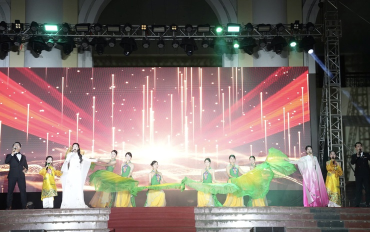 SƠN TÂY TỔ CHỨC CHƯƠNG TRÌNH NGHỆ THUẬT CHÀO NĂM MỚI 2026- Ảnh 1.