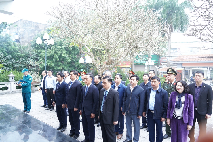 Phường Chương Mỹ tổ chức lễ dâng hương tưởng niệm các anh hùng liệt sĩ nhân dịp Tết dương lịch năm 2026- Ảnh 1.