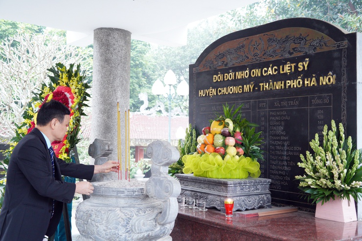 Phường Chương Mỹ tổ chức lễ dâng hương tưởng niệm các anh hùng liệt sĩ nhân dịp Tết dương lịch năm 2026- Ảnh 7.