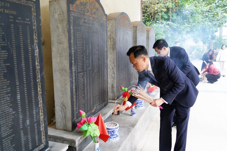Phường Chương Mỹ tổ chức lễ dâng hương tưởng niệm các anh hùng liệt sĩ nhân dịp Tết dương lịch năm 2026- Ảnh 9.