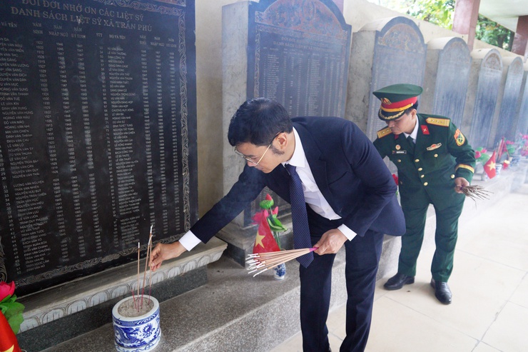 Phường Chương Mỹ tổ chức lễ dâng hương tưởng niệm các anh hùng liệt sĩ nhân dịp Tết dương lịch năm 2026- Ảnh 12.