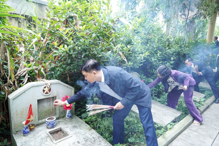 Phường Chương Mỹ tổ chức lễ dâng hương tưởng niệm các anh hùng liệt sĩ nhân dịp Tết dương lịch năm 2026- Ảnh 13.