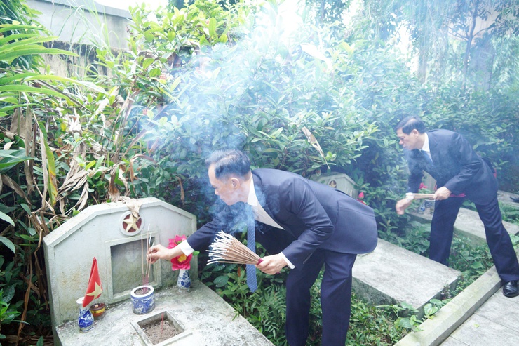 Phường Chương Mỹ tổ chức lễ dâng hương tưởng niệm các anh hùng liệt sĩ nhân dịp Tết dương lịch năm 2026- Ảnh 14.