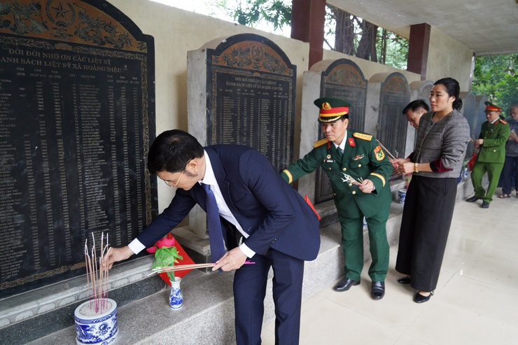 Phường Chương Mỹ tổ chức lễ dâng hương tưởng niệm các anh hùng liệt sĩ nhân dịp Tết dương lịch năm 2026- Ảnh 15.