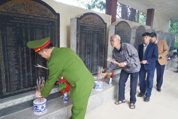 Phường Chương Mỹ tổ chức lễ dâng hương tưởng niệm các anh hùng liệt sĩ nhân dịp Tết dương lịch năm 2026- Ảnh 16.