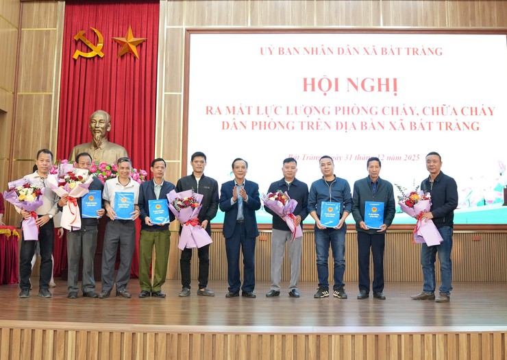 UBND xã Bát Tràng ra mắt lực lượng phòng cháy, chữa cháy dân phòng- Ảnh 4.
