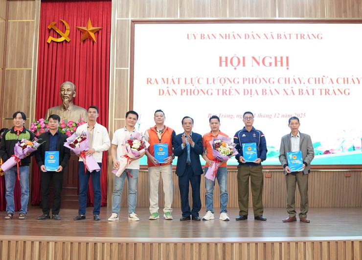 UBND xã Bát Tràng ra mắt lực lượng phòng cháy, chữa cháy dân phòng- Ảnh 6.