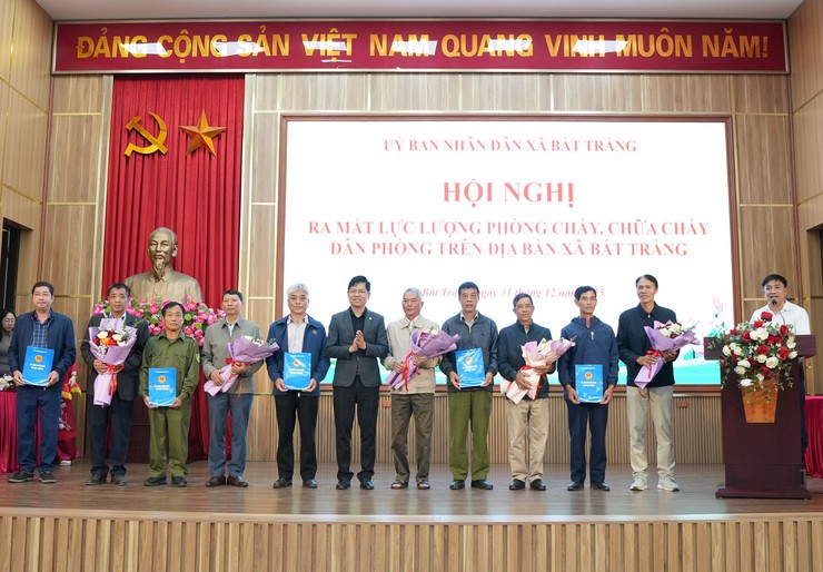 UBND xã Bát Tràng ra mắt lực lượng phòng cháy, chữa cháy dân phòng- Ảnh 2.