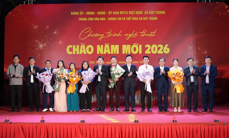 Bát Tràng hân hoan chào đón năm mới 2026!- Ảnh 1.