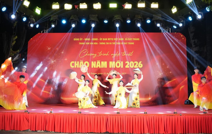Bát Tràng hân hoan chào đón năm mới 2026!- Ảnh 3.