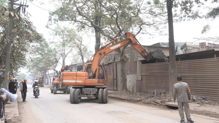 Xã Ngọc Hồi thực hiện giải tỏa và biện pháp khắc phục hậu quả đối với các trường hợp vi phạm- Ảnh 2.
