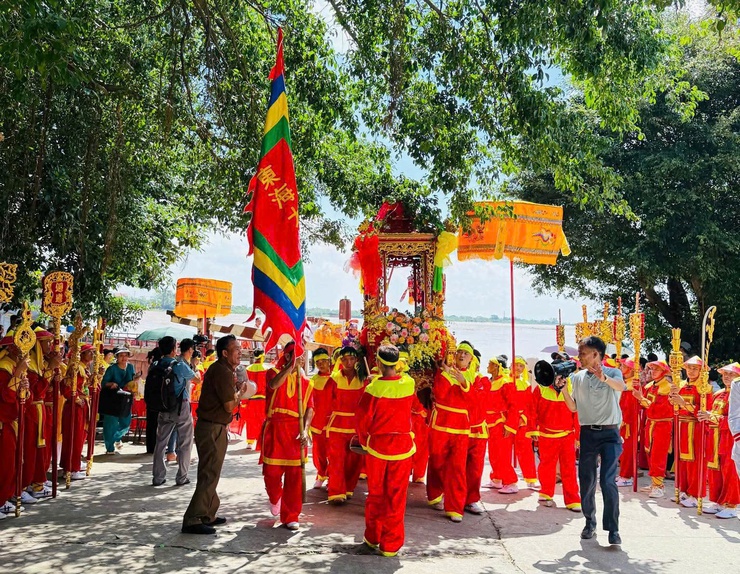 Thôn Đinh Xá – Phát huy sức mạnh đoàn kết, tự nguyện hiến đất làm đường xây dựng quê hương ngày càng khang trang- Ảnh 4.