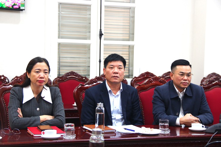 Thạch Thất công bố và trao Quyết định hợp nhất các Hội quần chúng trên địa bàn xã- Ảnh 3.