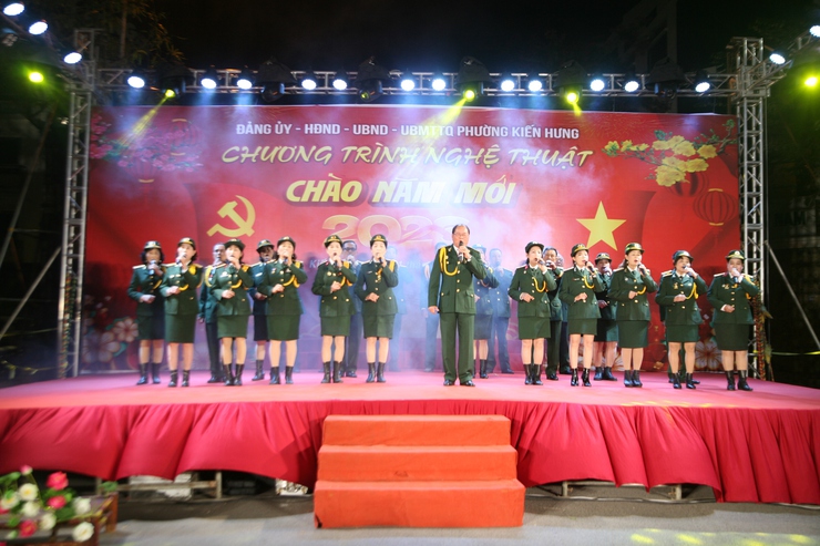 Phường Kiến Hưng rực rỡ Đêm nghệ thuật chào mừng năm mới 2026- Ảnh 2.