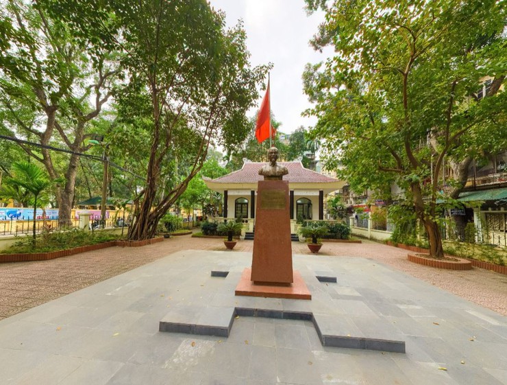 Khu lưu niệm Chủ tịch Hồ Chí Minh tại phường Kim Liên có địa chỉ tại nhà B8, khu tập thể Kim Liên, phường Kim Liên, thành phố Hà Nội.- Ảnh 1.