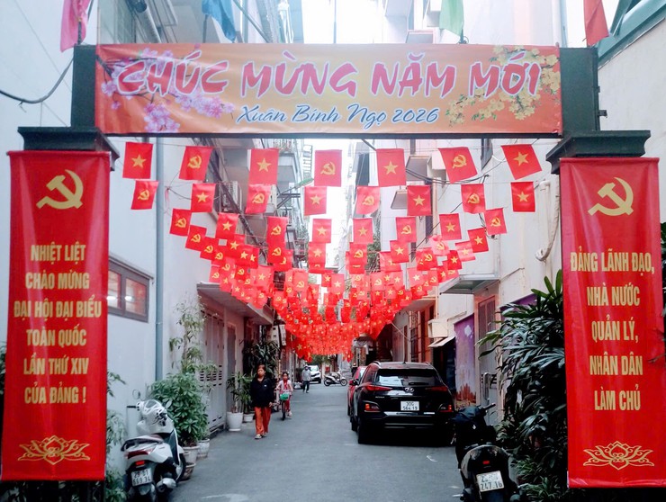 Phường Phương Liệt rực rỡ cờ hoa Chào đón năm mới 2026 và Đại hội Đảng toàn quốc lần thứ XIV- Ảnh 4.