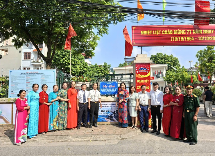 Phường Long Biên với phong trào “Sáng - Xanh - Sạch - Đẹp”- Ảnh 11.